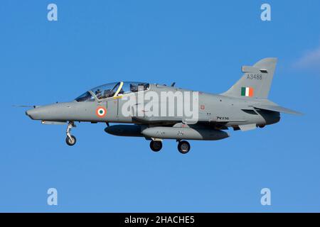 Indische Luftwaffe BAE Systems Hawk 132 landete auf Malta mit der Lieferung von BAE an die indische Luftwaffe Stockfoto