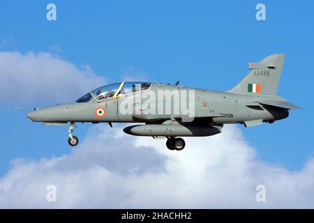 Indische Luftwaffe BAE Systems Hawk 132 landete auf Malta mit der Lieferung von BAE an die indische Luftwaffe Stockfoto