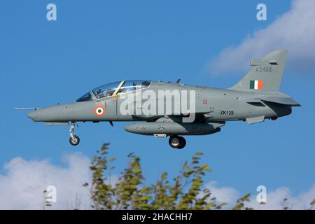 Indische Luftwaffe BAE Systems Hawk 132 landete auf Malta mit der Lieferung von BAE an die indische Luftwaffe Stockfoto