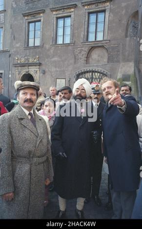 Warszawa 07.11.1986. Wizyta prezydenta Republiki Indii Giani Zail Singha (C) w Polsce (06-10.11.1986). NZ. Zwiedzanie Starego Miasta. ka PAP/Wojciech Kryñski Warschau 07. November 1986. Präsident der Republik Indien Giani Zail Singh (in der Mitte) in Polen (06-10. November 1986). Im Bild: Besichtigung der Altstadt. ka PAP/Wojciech Krynski Stockfoto