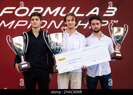 Doohan Jack (aus), Trident Racing, Dallara F3, Hauger Dennis (NOR), Prema Racing, Dallara F3, Novalak Clement (Fra), Trident Racing, Dallara F3, Portrait während des 8th. Laufs der FIA Formel 2 Meisterschaft 10 vom 12. Bis 2021. Dezember 2021 auf dem Yas Marina Circuit, auf Yas Island, Abu Dhabi - Foto: Sebastian Rozendaal/DPPI/LiveMedia Stockfoto