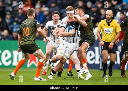 Swansea, Großbritannien. 12th Dez 2021. Sale Sharks Nummer acht Daniel du Preez auf der Ladung während des Ospreys gegen Sale Sharks European Champions Cup Rugby Match. Kredit: Gruffydd Thomas/Alamy Live Nachrichten Stockfoto