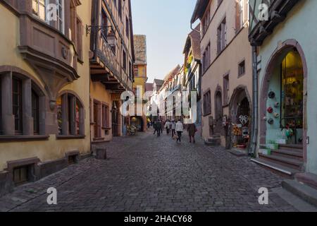 Mittelalterliches Dorf von Riquewihr, Frankreich Stockfoto