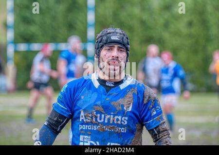 OVIEDO, SPANIEN - Januar 31: Amateur Rugby-spiel zwischen der Real Oviedo Rugby Team vs Crat A Coruna Rugby im Januar 31, 2015 in Oviedo, Spanien. Übereinstimmen Stockfoto