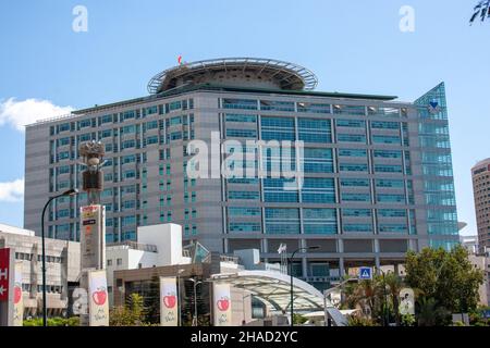 Israel, Tel Aviv Sourasky Medical Center, Ichilov Hospital; Hauptgebäude mit einem Hubschrauberlandeplatz auf dem Dach Stockfoto