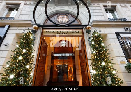 Das Park Hyatt Paris-Vendome ist ein Luxushotel im Herzen von Paris, nur einen Steinwurf vom legendären Place Vendome entfernt. Stockfoto