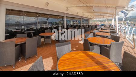 Blick von der Buffetterrasse des Kreuzfahrtrestaurants MSC Magnifica im Hafen von Marseille, Frankreich am 01/11/2018. Stockfoto