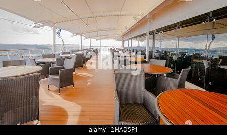 Blick von der Buffetterrasse des Kreuzfahrtrestaurants MSC Magnifica im Hafen von Marseille, Frankreich am 01/11/2018. Stockfoto