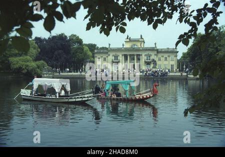 Warszawa 06,1989. £azienki Królewskie, zespó³ pa³acowo-parkowy z klasycystycznym pa³acem Na Wodzie. ka PAP/Ireneusz Sobieszczuk Dok³adny dzieñ wydarzenia nieustalony. Warschau Juni 1989. Der Royal Lazienki Park, ein Palast und Park mit dem klssizistischen auf dem Wasser Palast. ka PAP/Ireneusz Sobieszczuk Termin unbekannt. Stockfoto