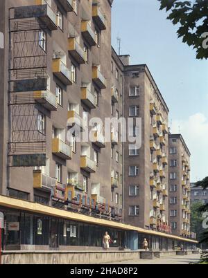 Kraków 06,1989. Aleja Ró¿ w dzielnicy Nowa Huta. ka PAP/Jerzy Ochoñski Dok³adny dzieñ wydarzenia nieustalony. Krakau Juni 1989. Roz Avenue in Nowa Huta Bezirk. ka PAP/Jerzy Ochonski Veranstaltungsdatum unbekannt. Stockfoto