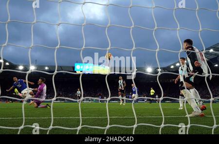 Youri Tielemans von Leicester City erzielt im Premier League-Spiel im King Power Stadium, Leicester, den dritten Treffer seiner Seite. Bilddatum: Sonntag, 12. Dezember 2021. Stockfoto