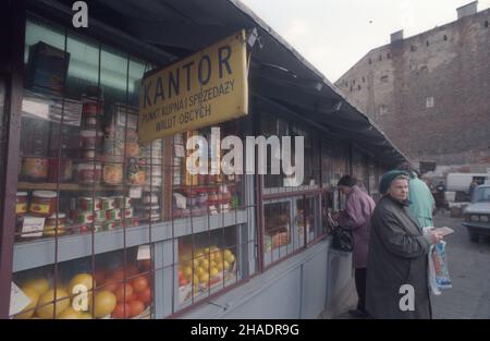 Warszawa 01,1994. Bazar Ró¿yckiego na Pradze. msa PAP/Teodor Walczak Dok³adny dzieñ wydarzenia nieustalony. Warszawa 01,1994. Der Rozyckiego Basar im Bezirk Praga. msa PAP/Teodor Walczak Veranstaltungstag unbekannt Stockfoto