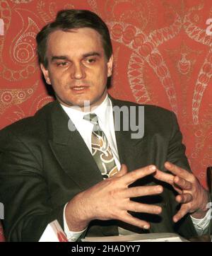 Warszawa, 28.02.1995. Waldemar Pawlak, podczas konferencji prasowej w Warszawie. (herr) PAP/Piotr Teodor Walczak Warschau, 23.02.1995. Waldemar Pawlak während der Pressekonferenz. (herr) PAP/Piotr Teodor Walczak Stockfoto