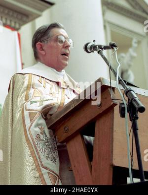 Warszawa, 15.06.1995. Uroczystoœci Bo¿Ego Cia³a na Starym Mieœcie w Warszawie. N/z: Prymas Polski, kardyna³ Józef Glemp w czasie kazani. (kruu) PAP/Maciej B. Brzozowski Warschau, 15.06.1995. Das Fronleichnamstag in Warschau. Im Bild: Primas von Polen, Kardinal Jozef Glemp. (kruu) PAP/Maciej B. Brzozowski Stockfoto