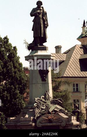 Warszawa, 07.08.1995. Pomnik Adama Mickiewicza na Krakowski Przedmieœciu w Warszawie. (kruu) PAP/Janusz Mazur Warschau, 07.08.1995. Adam-Mickiewicz-Denkmal an der Krakowskie Przedmieœcie im Warschauer Stadtteil Œródmieœcie. (kruu) PAP/Janusz Mazur Stockfoto