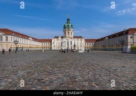 Schloss Charlottenburg in Berlin, Deutschland, barockes Wahrzeichen der Stadt aus dem 17th. Jahrhundert. Stockfoto