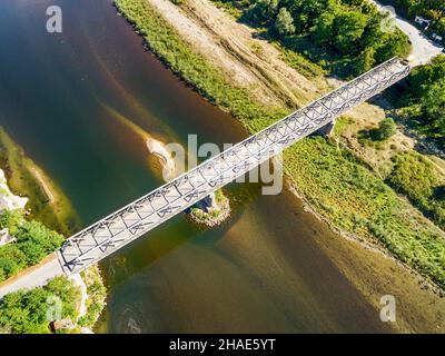 Luftaufnahme des Flusses Arda, der durch die östlichen Rhodopen in der Nähe des Dorfes Pchelari, Haskovo Region, Bulgarien, führt Stockfoto