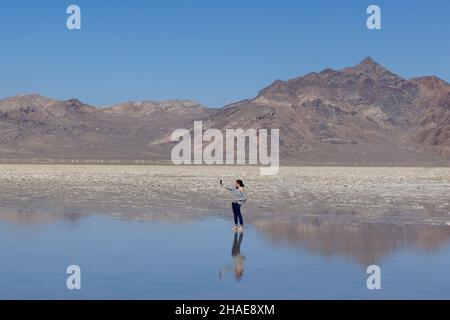 Bonneville Salt Flats sind eine dicht gepackte Salzpfanne im Tooele County im Nordwesten von Utah. Stockfoto