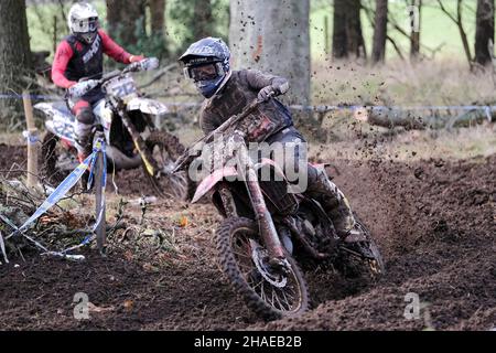 Tyninghame, East Lothian, Großbritannien. 12th Dez 2021. Ecosse XC - Runde 1 Winter Series auf einer Strecke in der Nähe von Tyninghame, East Lothian. Konkurrenten in den Klassen 65cc bis Quad und Sidecar. Viel Action im Schlamm. ( Kredit: Rob Gray/Alamy Live News Stockfoto