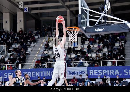 Trient, Italien. 12th Dez 2021. Mike Daum (Bertram Derthona Basket Tortona) während Dolomiti Energia Trentino vs Bertram Derthona Tortona, Italienischer Basketball Eine Serie Meisterschaft in Trient, Italien, Dezember 12 2021 Quelle: Independent Photo Agency/Alamy Live News Stockfoto