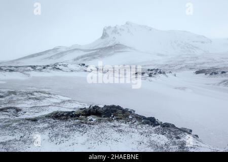 Winterblick auf den Berg Hreggnasi auf der Halbinsel Snæfellsnesnes im westlichen Teil Islands Stockfoto