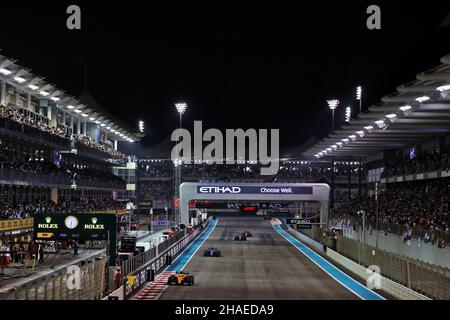 Abu Dhabi, Abu Dhabi. 12th Dez 2021. Lando Norris (GBR) McLaren MCL35M. Abu Dhabi Grand Prix, Sonntag, 12th. Dezember 2021. Yas Marina Circuit, Abu Dhabi, VAE. Quelle: James Moy/Alamy Live News Stockfoto