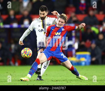 London, England, 12th. Dezember 2021. Andre Gomes von Everton wurde während des Premier League-Spiels im Selhurst Park, London, von Conor Gallagher von Crystal Palace angegangen. Bildnachweis sollte lauten: David Klein / Sportimage Kredit: Sportimage/Alamy Live News Stockfoto