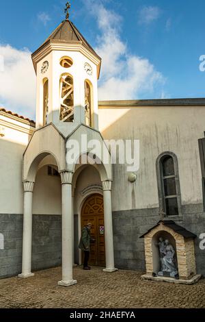 Die armenische Kirche in Saint-Chamond, Frankreich. Die armenische Gemeinde existiert seit dem Ende des Weltkrieges von 1st. Seit 2015 wird die Pfarrei von Pater Antranik geleitet Stockfoto