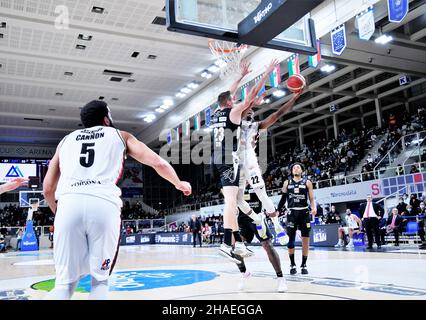 Trient, Italien. 12th Dez 2021. Maximilian Ladurner (Dolomiti energia Trentino) während der Dolomiti Energia Trentino gegen Bertram Derthona Tortona, Italienischer Basketball A Serie Championship in Trient, Italien, Dezember 12 2021 Credit: Independent Photo Agency/Alamy Live News Stockfoto