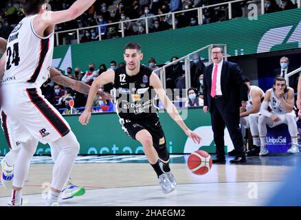 Trient, Italien. 12th Dez 2021. Diego Flaccadori (Dolomiti energia Trentino) während der Dolomiti Energia Trentino gegen Bertram Derthona Tortona, Italienischer Basketball A Serie Championship in Trient, Italien, Dezember 12 2021 Credit: Independent Photo Agency/Alamy Live News Stockfoto