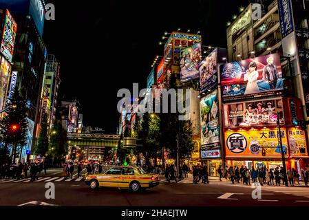 Akihabara Straßen bei Nacht, Tokio, Japan. Stockfoto