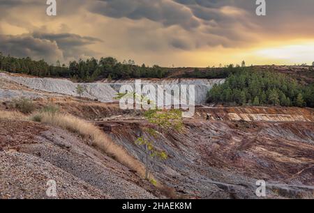 Diese Mine befindet sich in Riotinto, Huelva, Spanien, entlang des Rio Tinto, im Gebiet von Andalusien, Spanien, und wird für die Gewinnung von Kupfer, Silv, genutzt Stockfoto