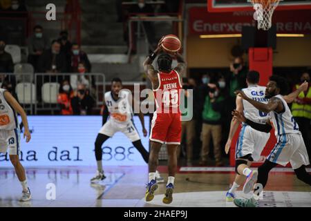 Varese, Italien. 12th Dez 2021. 45 KEENE MARCUS während des LBA Italien Championship Spiels zwischen Openjobmetis Varese und Devi Napoli Basket, in Varese, Italien, am 12. Dezember 2021. Quelle: Fabio Averna/Alamy Live News Stockfoto