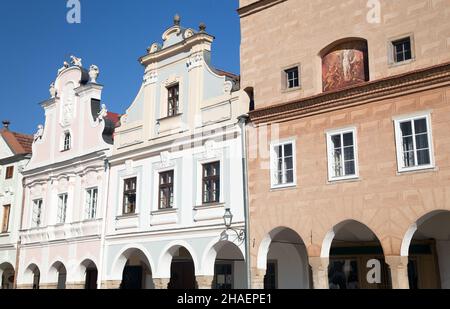 Blick vom Telc Stadtplatz mit bunten Renaissance- und Barockhäusern, UNESCO-Stadt in Tschechien Stockfoto