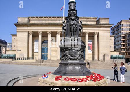 Rathaus und Kenotaph, Barkers Pool, Sheffield, South Yorkshire, England, Vereinigtes Königreich Stockfoto