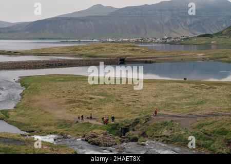 Landschaftsansicht von Kirkjufellsfoss bei Tag in island. Hochwertige Fotos Stockfoto