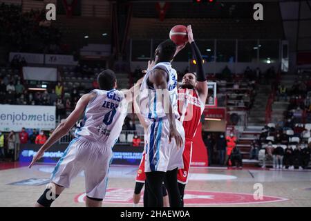 Varese, Italien. 12th Dez 2021. -5 Alessandro Gentile OpenJobMetis Varese während des LBA Italien Championship Spiels zwischen Openjobmetis Varese und Devi Napoli Basket, in Varese, Italien, am 12. Dezember 2021. Kredit: Unabhängige Fotoagentur/Alamy Live Nachrichten Stockfoto