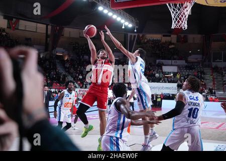 Varese, Italien. 12th Dez 2021. -3 Trey Kell OpenJobMetis Varese während des LBA Italien Championship Spiels zwischen Openjobmetis Varese und Devi Napoli Basket, in Varese, Italien, am 12. Dezember 2021. Kredit: Unabhängige Fotoagentur/Alamy Live Nachrichten Stockfoto