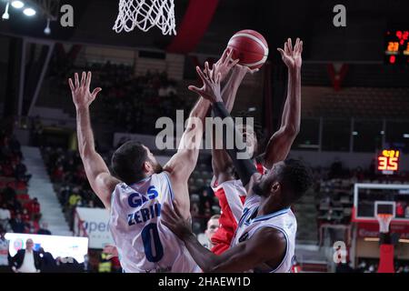 Varese, Italien. 12th Dez 2021. 15 John Egbunu OpenJobMetis Varese während des LBA Italien Championship Spiels zwischen Openjobmetis Varese und Devi Napoli Basket, in Varese, Italien, am 12. Dezember 2021. Kredit: Unabhängige Fotoagentur/Alamy Live Nachrichten Stockfoto