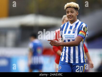 Crawley, Großbritannien, 12th. Dezember 2021.Victoria Williams aus Brighton und Hove Albion während des Spiels der FA Women's Super League im People's Pension Stadium, Crawley. Bildnachweis sollte lauten: Paul Terry / Sportimage Kredit: Sportimage/Alamy Live News Stockfoto