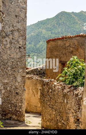 Blick auf Morano Calabro eines der schönsten Dörfer Italiens, im Nationalpark Pollino, Kalabrien, Italien Stockfoto