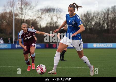 Liverpool, Großbritannien. 12th Dez 2021. Liverpool, England, Dezember 12t Rikke Sevecke (4 Everton) beim Barclays FA Womens Super League Spiel zwischen Everton und West Ham United im Walton Hall Park in Liverpool, England Natalie Mincher/SPP Credit: SPP Sport Press Photo. /Alamy Live News Stockfoto