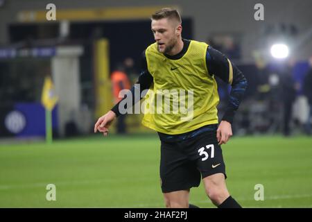 Mailand, Italien. 12th Dez 2021. Milan Skriniar während Inter - FC Internazionale gegen Cagliari Calcio, italienische Fußballserie Ein Spiel in Mailand, Italien, Dezember 12 2021 Kredit: Unabhängige Fotoagentur/Alamy Live News Stockfoto