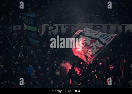 Mailand, Italien. 12th Dez 2021. Fans des FC Internazionale beim Spiel der italienischen Serie A Championship FC Internazionale gegen Cagliari Calcio im San Siro Stadium, Mailand, Italien am 12. Dezember 2021 Credit: Piero Cruciatti/Alamy Live News Stockfoto