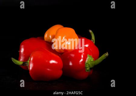 Makro-Bild von bunten roten und gelben Paprika horizontal Stockfoto