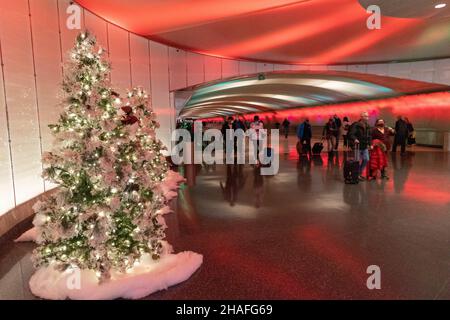 Weihnachtsbaum am Flughafen von Detroit Stockfoto