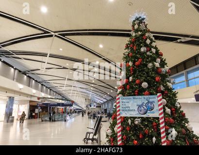 Weihnachtsbaum am Flughafen von Detroit Stockfoto