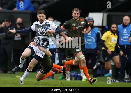 Swansea, Großbritannien. 12th Dez 2021. Simon Hammersley von Sale Sharks in Aktion. Heineken Champions Cup Rugby, Ospreys V Sale Sharks im Swansea.com Stadion in Swansea, South Wales am Sonntag, 12th. Dezember 2021. PIC by Andrew Orchard/Andrew Orchard Sports Photography/Alamy Live News Credit: Andrew Orchard Sports Photography/Alamy Live News Stockfoto