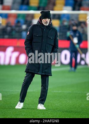 Udine, Italien. 11th Dez 2021. Milan's Head Coach Stefano Pioli Portrait während Udinese Calcio vs AC Mailand, italienische Fußballserie A Spiel in Udine, Italien, Dezember 11 2021 Kredit: Independent Photo Agency/Alamy Live News Stockfoto