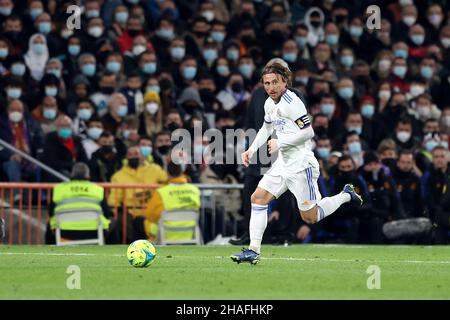 Madrid, Spanien. 12th Dez 2021. Madrid, Spanien; 12.12.2021.- Real Madrid gegen Atletico de Madrid Football Soccer to La Liga Spain Match 17 2021-2022 in Santiago Bernabeu, Madrid. Echter Madrider Spieler Modric. Quelle: Juan Carlos Rojas/dpa/Alamy Live News Stockfoto